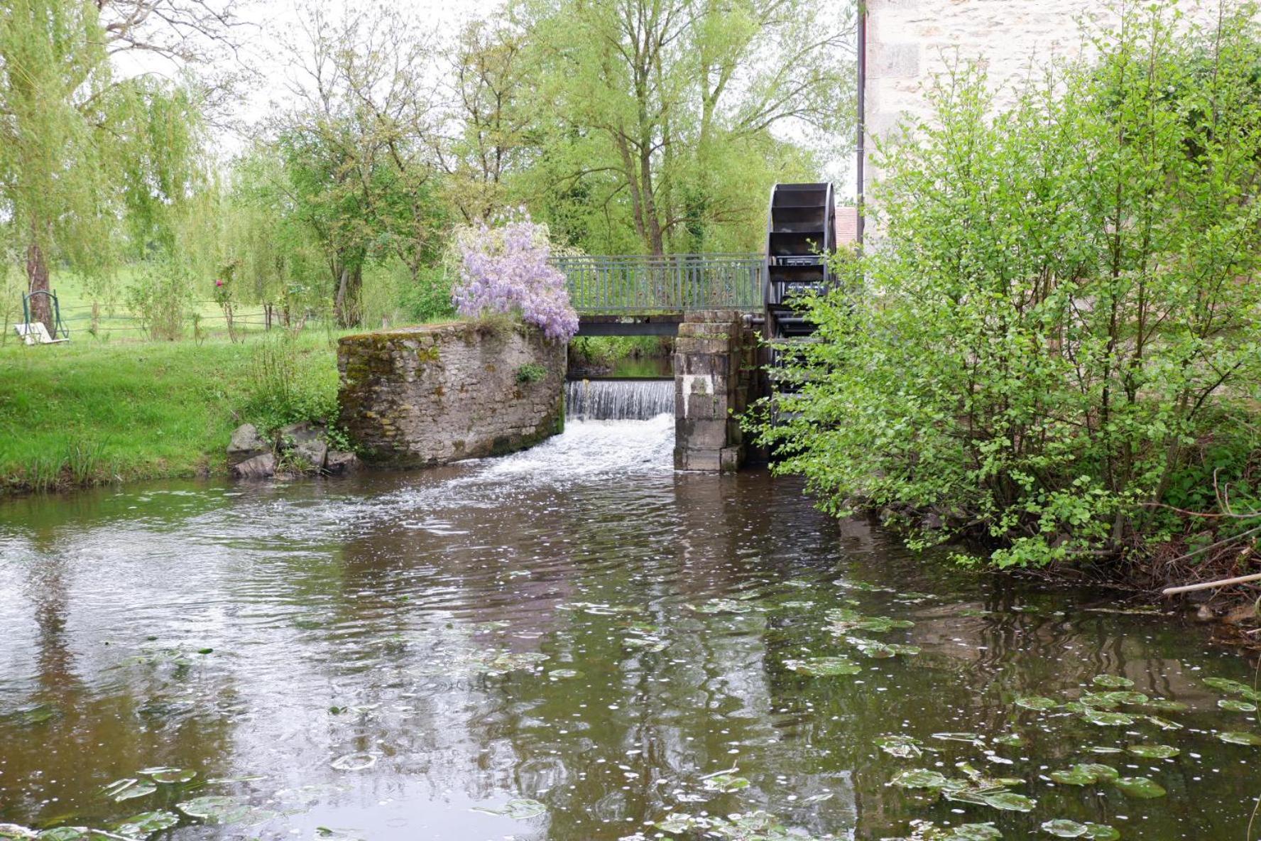 Moulin De Petoulle Hotel Charenton-du-Cher Exterior photo
