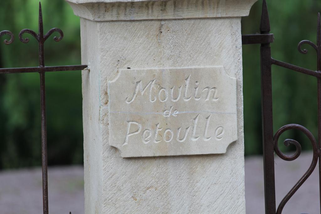 Moulin De Petoulle Hotel Charenton-du-Cher Exterior photo